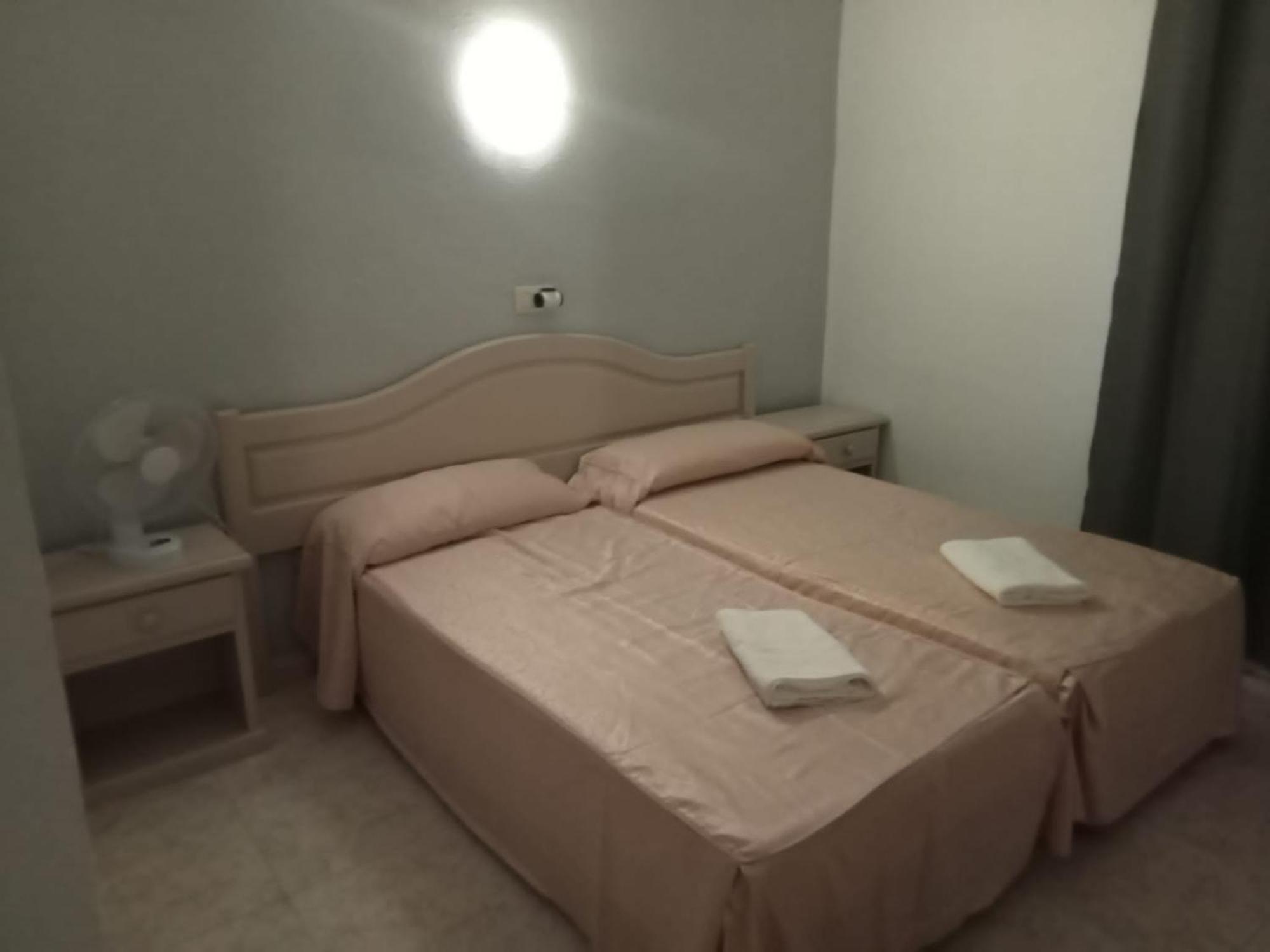Hotel Castella โยเรตเดมาร์ ภายนอก รูปภาพ