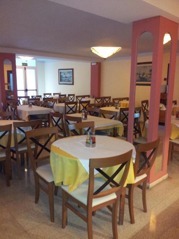 Hotel Castella โยเรตเดมาร์ ภายนอก รูปภาพ